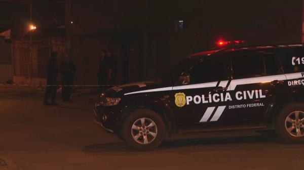 Crime ocorreu na QNM 22. A Pol&iacute;cia Civil isolou o local. (Imagem:TV Globo/Reprodu&ccedil;&atilde;o)