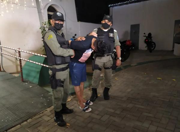 Preso homem acusado por mortes de adolescentes que foram torturadas e cavaram as próprias covas