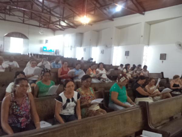 Equipes de liturgia participam de curso de forma&ccedil;&atilde;o em Floriano.(Imagem:FlorianoNews)