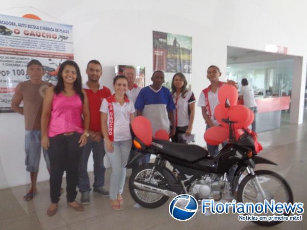 Emplacadora O Ga&uacute;cho realiza sorteio de motocicleta Honda.(Imagem:FlorianoNews)