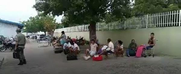 Pacientes são retirados de hospital em Floriano após incêndio
