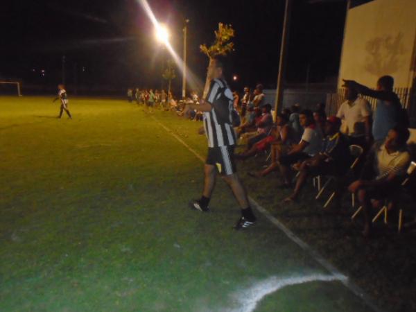 Copa Com&eacute;rcio de Futebol Society &eacute; iniciada sob chuva em Floriano.(Imagem:FlorianoNews)