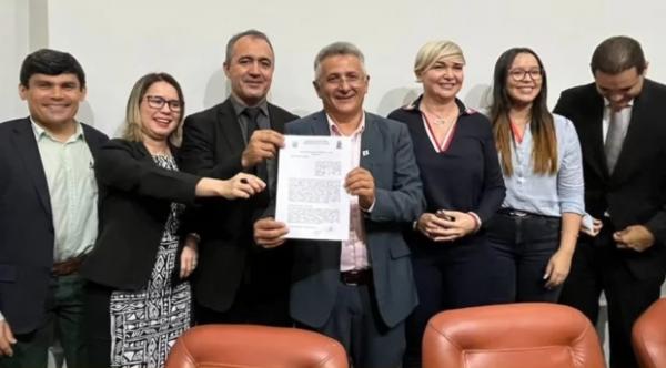 Uespi e Segurança assinam parceria para enfrentamento à violência contra a mulher