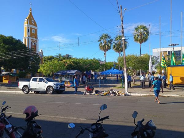 Hasteamento das bandeiras e missa em a&ccedil;&atilde;o de gra&ccedil;as celebram os 127 anos de Floriano.(Imagem:FlorianoNews)