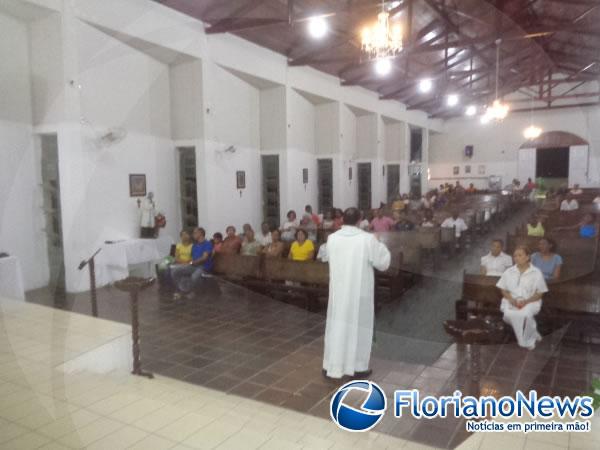  Igrejas de Floriano e Bar&atilde;o realizaram missas e cultos para saudar o Ano Novo. (Imagem:FlorianoNews)