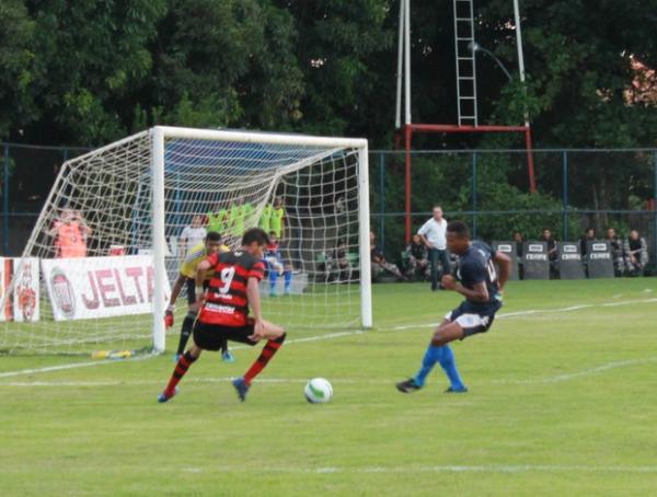 Vice-artilheiro do Flamengo-PI, Augusto marcou 5 dos 22 gols da Raposa no Campeonato Piauiense 2013.(Imagem:N&aacute;yra Mac&ecirc;do/GLOBOESPORTE.COM)