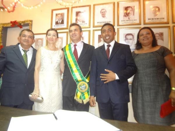 Gilberto J&uacute;nior tomou posse da prefeitura de Floriano.(Imagem:FlorianoNews)