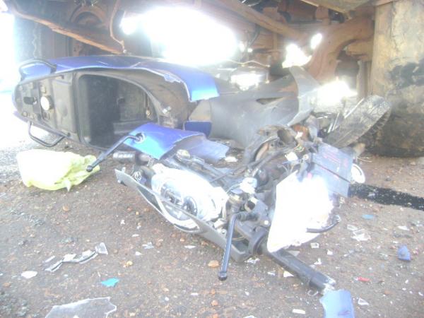 3 motos vinham em alta velocidade e se depararam de frente com um caminh&atilde;o que ia para o 