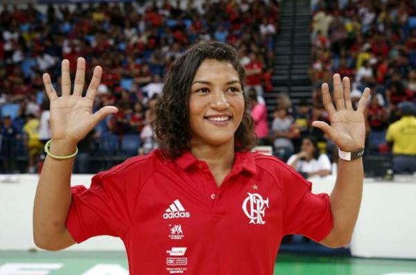 Sarah Menezes é apresentada oficialmente no Flamengo