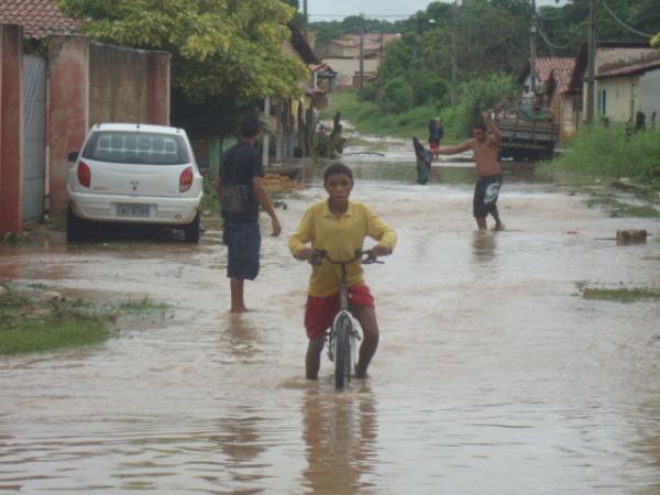 Muita gente teve dificuldades de sair de casa(Imagem:reda&ccedil;&atilde;o)