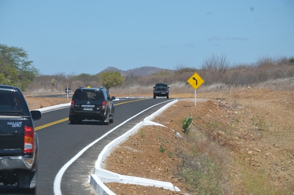 Governador inaugura PI 130 que dá acesso ao Médio Parnaíba