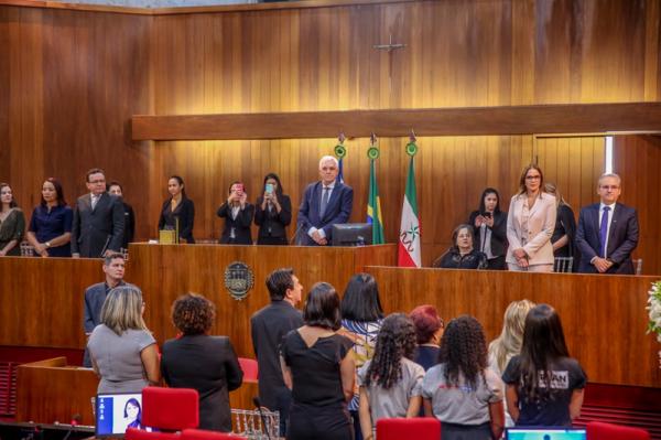 Maria da Penha cobrou dos deputados a cria&ccedil;&atilde;o de pol&iacute;ticas p&uacute;blicas de combate a viol&ecirc;ncia dom&eacute;stica.(Imagem:Thiago Amaral/Alepi)