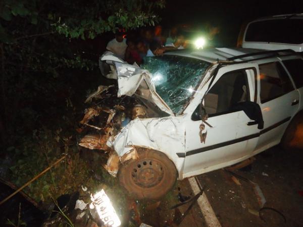 Colisão frontal entre dois veículos deixa uma pessoa morta em José de Freitas