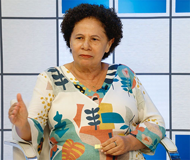 Regina diz que críticas são de pessoas que não conhecem seu trabalho