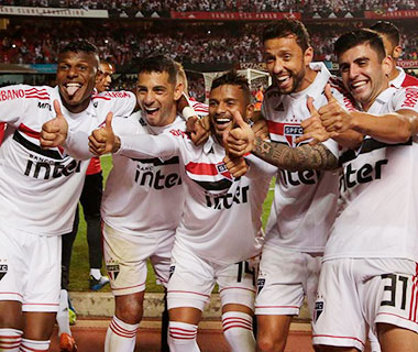 São Paulo vence Corinthians com frango de Cássio