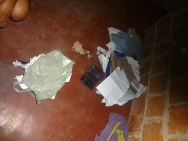 Moradora recebe em sua resid&ecirc;ncia caixa contendo sapos.(Imagem:FlorianoNews)