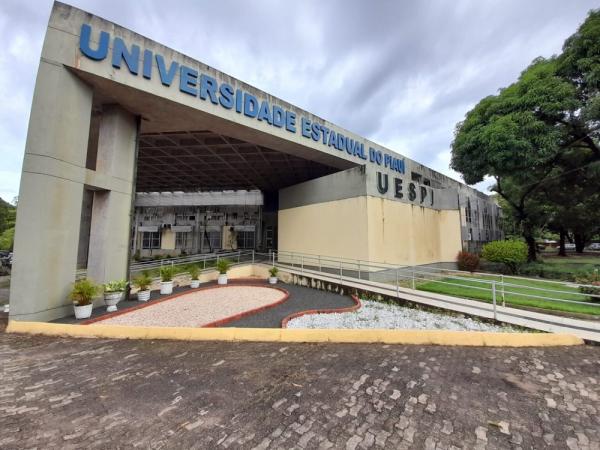 Professores licenciados da Uespi denunciam novo corte salarial