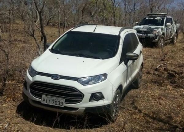 Pol&iacute;cia recupera autom&oacute;vel roubado em assalto a resid&ecirc;ncia em Bar&atilde;o de Graja&uacute;.(Imagem:For&ccedil;a T&aacute;tica)