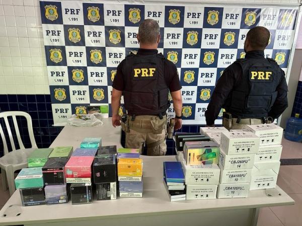 120 cigarros eletrônicos e 424 telas de celulares são apreendidos pela PRF em Floriano