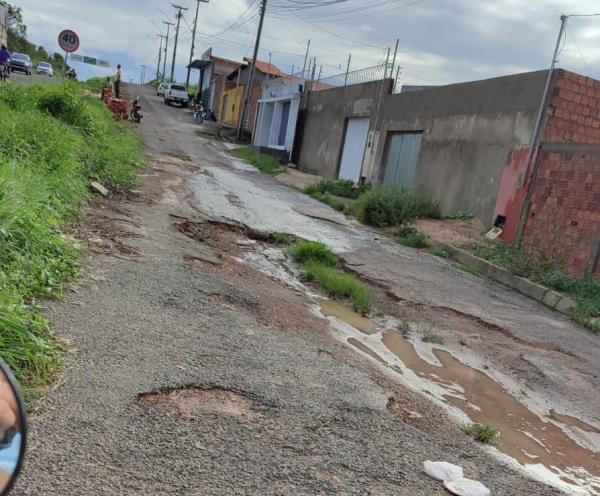 Moradores do Antônio Guilherme, em Floriano, denunciam condições precárias e falta de manutenção