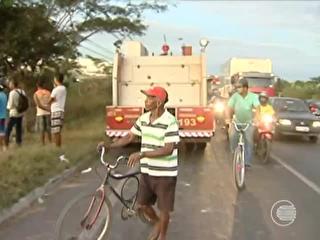 Carro cai de ponte após apresentar problemas mecânicos em Teresina
