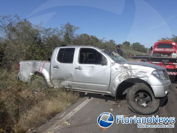Buraco na pista provoca grave acidente na BR-343.(Imagem:FlorianoNews)