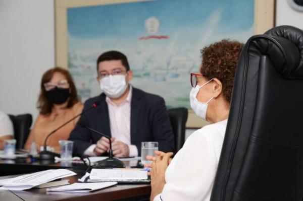 Governadora em exercício discute retomada das aulas em formato híbrido