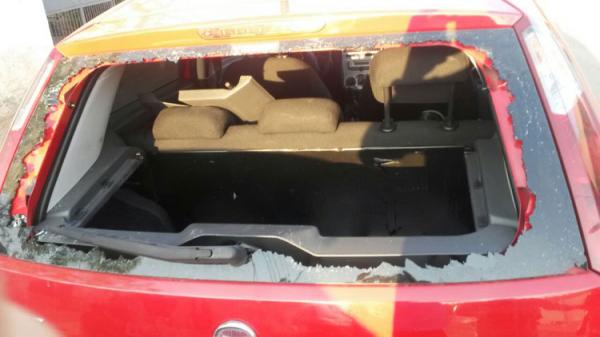 Professor tem o carro arrombado por flanelinhas no centro de Teresina