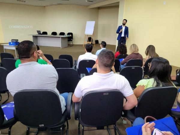 Controladoria de Floriano promove curso aos servidores que atuam na gestão e fiscalização