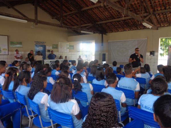 Unidade Escolar Fauzer Bucar recebe palestra sobre preven&ccedil;&atilde;o &agrave;s drogas.(Imagem:FlorianoNews)