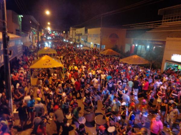 Banda Malandra dá ponta-pé inicial ao carnaval de Floriano