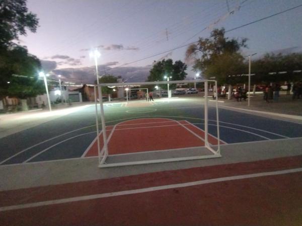  Prefeitura de Floriano entrega Pra&ccedil;a Petr&ocirc;nio Portela totalmente revitalizada no bairro Taboca(Imagem:FlorianoNews)