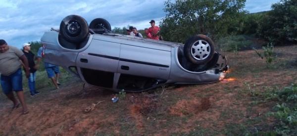 Homem morre após ser arremessado de carro durante capotamento no Piauí