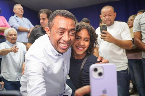  Com Joel nos bra&ccedil;os do povo e Ciro ovacionado, multid&atilde;o recebe pr&eacute;-candidatos na zona Norte(Imagem:Ascom)