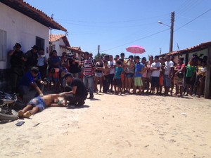 Adolescente é morto a tiros ao passar de moto em avenida na Zona Norte