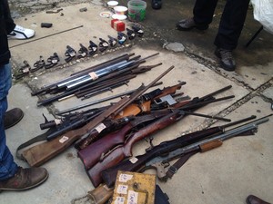 Idoso de 74 anos é preso em casa que funcionava como oficina de armas