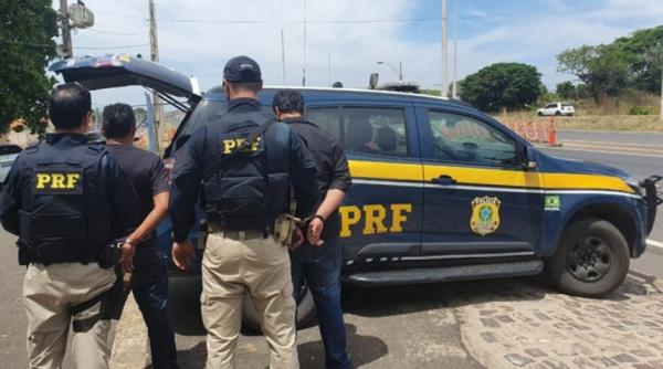 Polícia indicia dupla que se passava por policiais para praticar roubos no Piauí