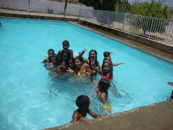 pose na piscina(Imagem:reda&ccedil;&atilde;o)