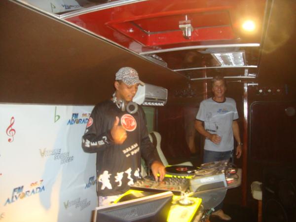 Dj Ronaldo e George - Balada na Pra&ccedil;a - Alvorada FM(Imagem:reda&ccedil;&atilde;o)