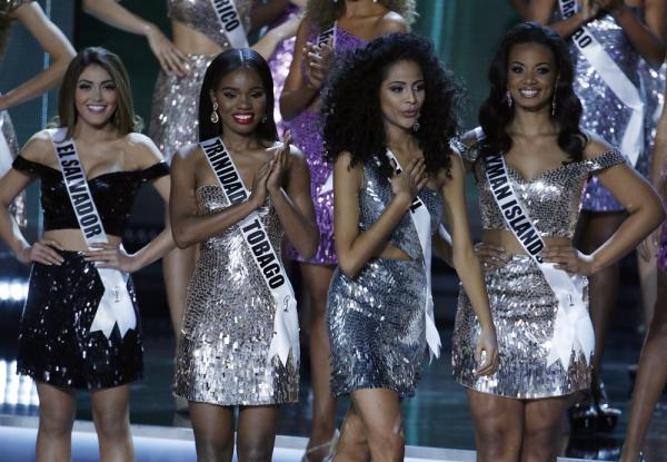  Brasileira Monalysa Alc&acirc;ntara (3&ordf; na foto) ficou entre as top 10 do Miss Universo 2017.(Imagem:AP Photo/John Locher)
