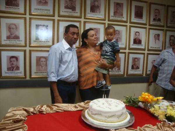 Joel e Familia em comemora&ccedil;ao na prefeitura(Imagem:reda&ccedil;&atilde;o)