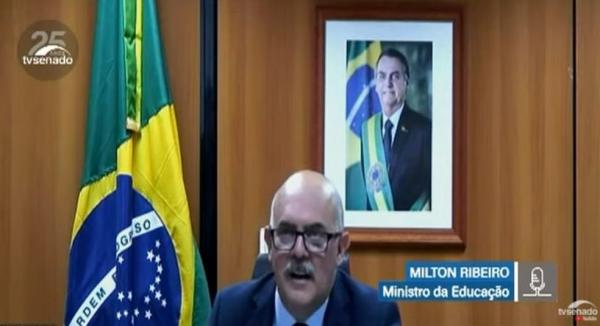 Ministro da Educação defende volta às aulas presenciais em audiência no Senado