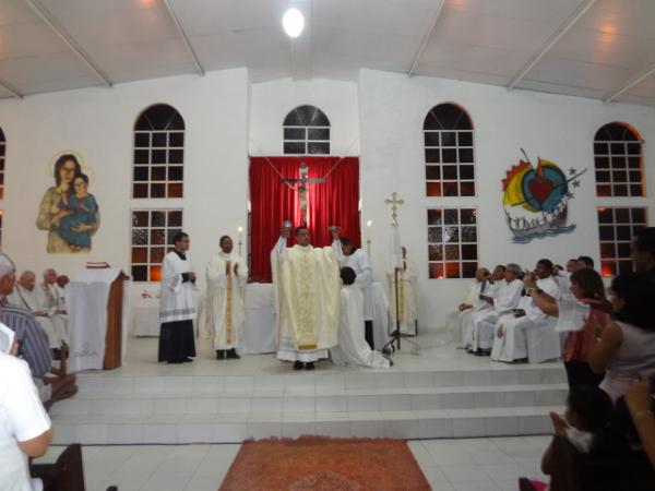 Di&aacute;cono Jos&eacute; Saraiva J&uacute;nior foi ordenado Presb&iacute;tero na par&oacute;quia Sant?Ana em Floriano.(Imagem:FlorianoNews)