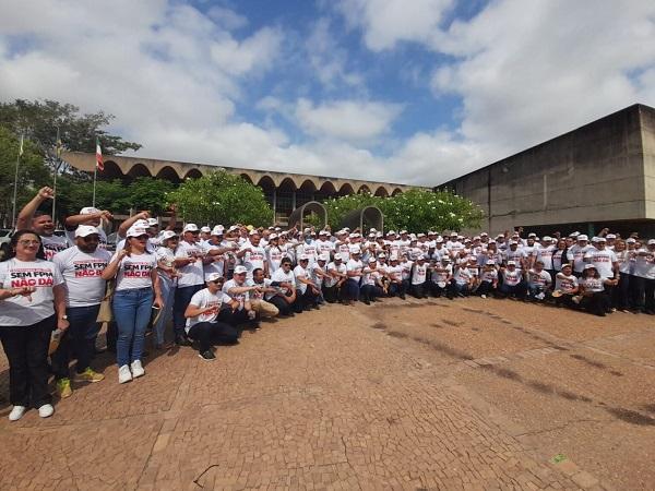 Mais de 200 prefeitos protestam e cobram compensação financeira do FPM