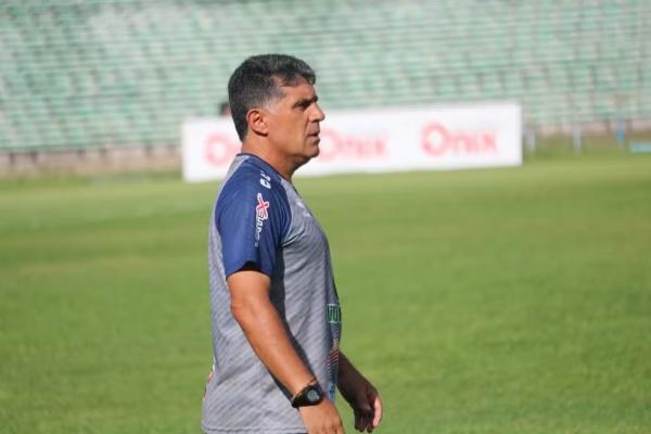 Wallace Lemos, t&eacute;cnico do Oeirense.(Imagem:Wenner Tito)