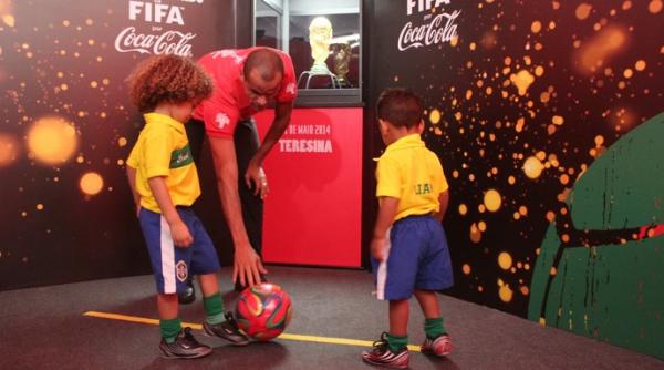 Sósias mirins de Thiago Silva e David Luiz dão trabalho a Rivaldo no Piauí