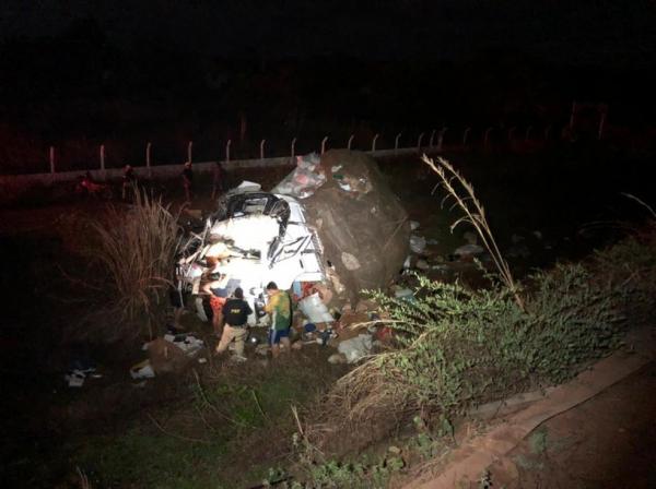 PRF encontra drogas em caminhão após acidente na BR-407 no Piauí; motorista ficou ferido