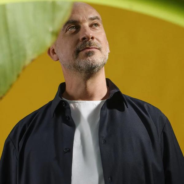 Lucas Santtana apresenta a capa de "O paraíso", álbum previsto para 2023
