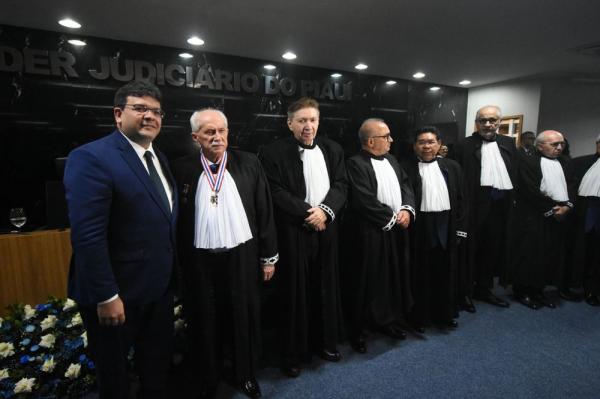 Rafael Fonteles destaca competência e imparcialidade em posse de novo desembargador do TJ-PI