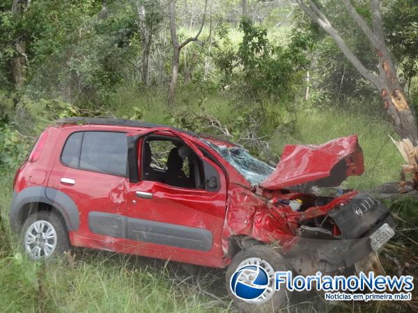Jovem morre ao colidir em &aacute;rvore na BR 343(Imagem:FlorianoNews)